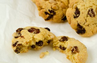 biscotti vegani vegetariani olio uvetta pinoli