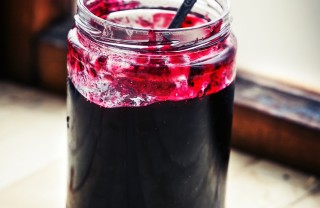 Marmellata di mele e more