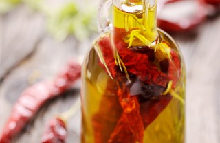 come preparare l'olio piccante fai da te
