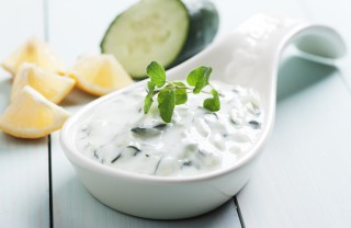 tzatziki salsa yogurt cetrioli insalata grecia