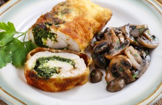 rotolo funghi tacchino rucola