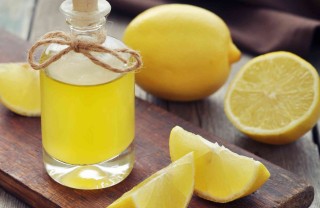come si fa olio essenziale di limone olio essenziale di limone fatto in casa