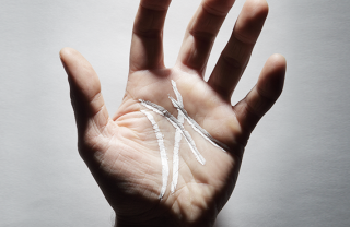 Sei intuitiva? Te lo rivela la lettera M sul palmo della mano Sei intuitiva? Te lo rivela la lettera M sul palmo della mano