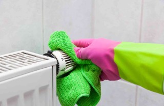 come pulire i termosifoni in ghisa e alluminio