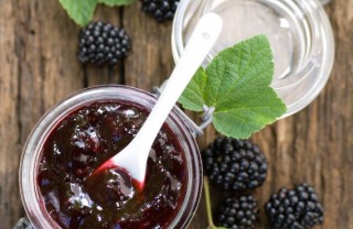 marmellata di more fatta in casa
