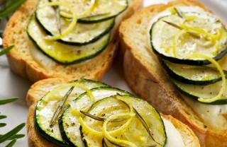 bruschette estive di zucchine