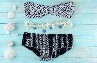come decorare un costume da bagno scolorito