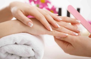Ricostruzione delle unghie con tip o gel