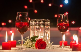 cena romantica, lume candela, tavola