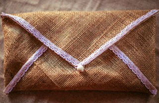 Fai da te di San Valentino: la busta di stoffa cucita a mano per le lettere d'amore San valentino fai da te, cucito, idee regalo