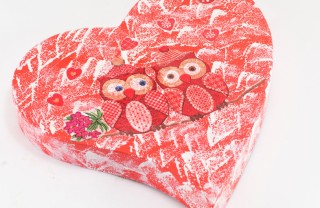 Scatola per cioccolatini decorata con il decoupage regali fai da te san valentino, decoupage san valentino, decoupage scatola cioccolatini