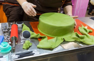come ricoprire torta con pasta di zucchero, come coprire torta con pasta di zucchero