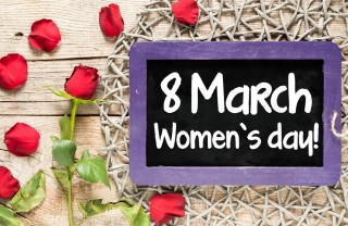 Gli aforismi da dedicare alle amiche per l'8 marzo aforismi, 8 marzo, festa donna