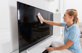 come pulire, schermo tv, senza aloni, schermo televisore, senza rovinarlo