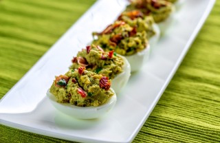 uova ripiene, ricette primaverili, avocado