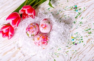 uova di pasqua decoupage, decorare uova di pasqua, decoupage, uova di polistirolo