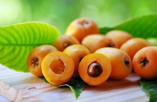 Le calorie e le proprietà benefiche delle nespole frutta, nespole, calorie
