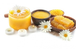 Scrub viso fatto in casa, la ricetta semplice con miele e zucchero scub viso fatto in casa, scrub viso miele zucchero