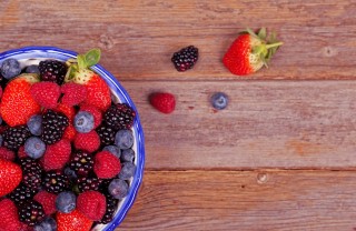 Come si lavano fragole e frutti di bosco per non rovinarli fragole, frutti bosco, come lavarli
