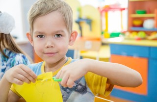 attività decoupage bambini, tempo libero bambini