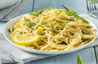 spaghetti veloci sfiziosi, spaghetti scamorza, spaghetti limone