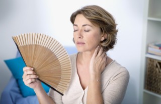 I sintomi della menopausa e i rimedi dolci da provare menopausa, sintomi, rimedi