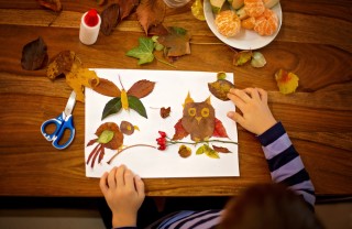 decoupage foglie secche, decoupage bambini, lavoretti foglie secche