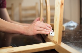 sistemare sedie scollate, aggiustare sedia rotta