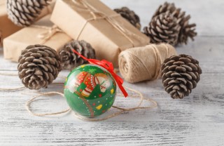 palline natale decoupage, decorare palline natale, palline natale polistirolo