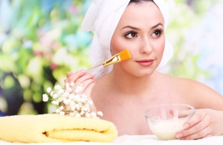 La maschera viso all'olio di oliva maschera viso all'olio di oliva