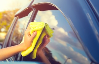 Come pulire i vetri della macchina senza lasciare aloni come pulire vetri macchina, pulire vetri macchina senza lasciare aloni