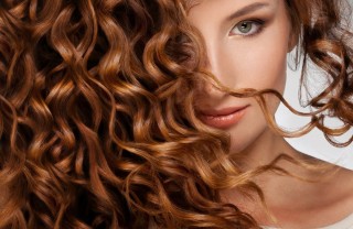 capelli mossi, capelli ricci, acconciature