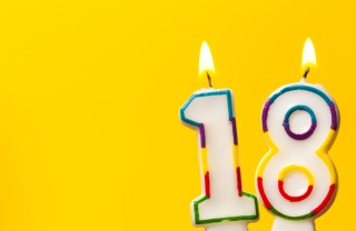apparecchiare tavola 18 anni, decorazioni festa 18 anni