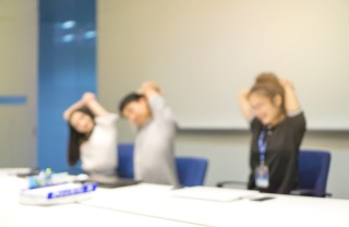 esercizi-mal-di-schiena-da-ufficio