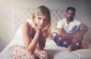 Coppia che litiga per il tradimento tradimento, coppia
