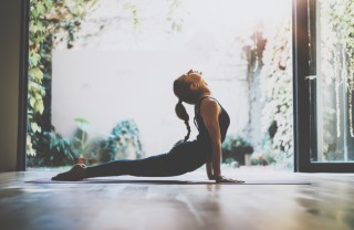 Donna fa yoga donna, yoga