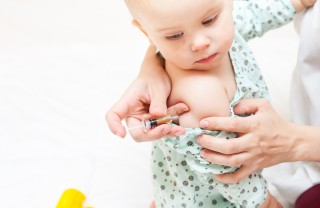 Vaccinazioni obbligatorie puntura, bambino
