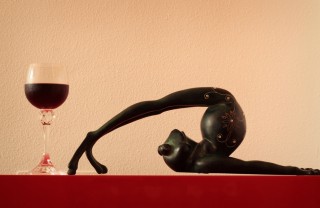 Drunk Yoga, la tendenza dello yoga con il vino drunk yoga, tendenza fitness, yoga vino
