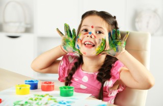 Idee creative per dipingere con i bambini senza il pennello tecniche pittura bambini