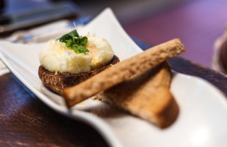 uovo in camicia fritto, ricetta, come prepararlo