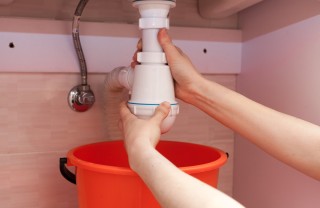 lavandino che perde da sotto, come riparare lavandino