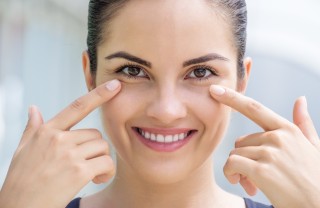 Come far sparire le borse sotto gli occhi in modo naturale borse sotto occhi, rimedi naturali, viso donna
