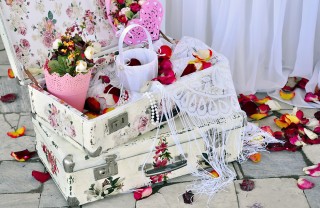 Decorare una vecchia valigia con il decoupage valigia decoupage, decorare vecchia valigia