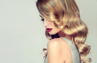 capelli grassi, forfora, rimedi naturali