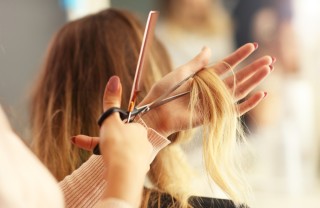 Che significa per una donna tagliare i capelli tagliare capelli, psicologia