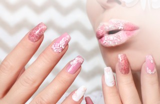 Le unghie finte unghie, manicure