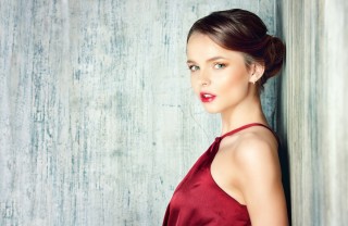 trucco, vestito rosso, make-up giusto