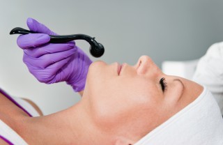 Trattamento viso antiage derma-rolling