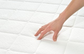 come pulire materasso da pipì, come lavare materasso da pipì, togliere macchie urine