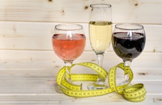 Quante calorie contengono vino e alcolici comuni calorie, vino, alcolici